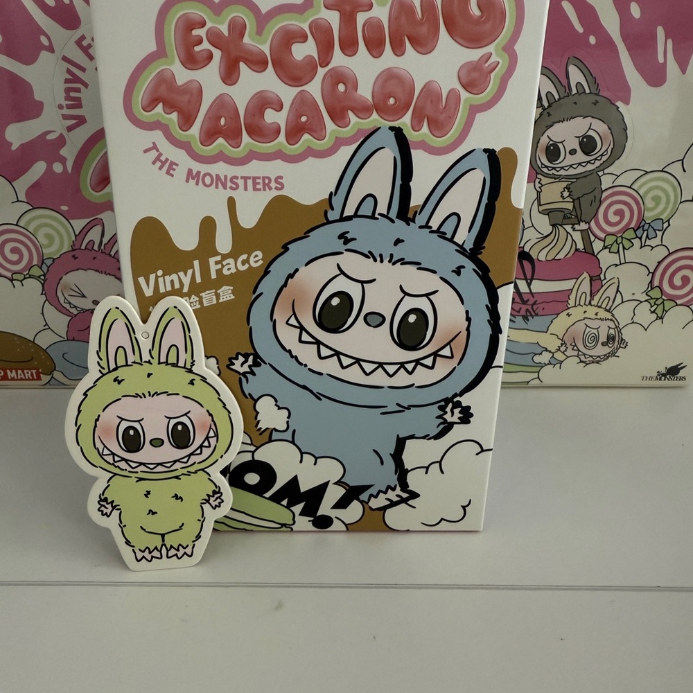 Monster Exciting Macaron by Popmart (Labubu)
Vinyl Face Figure.
